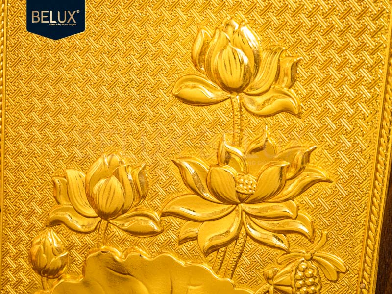 Tranh hoa sen bằng đồng mạ vàng 24k 31x24cm